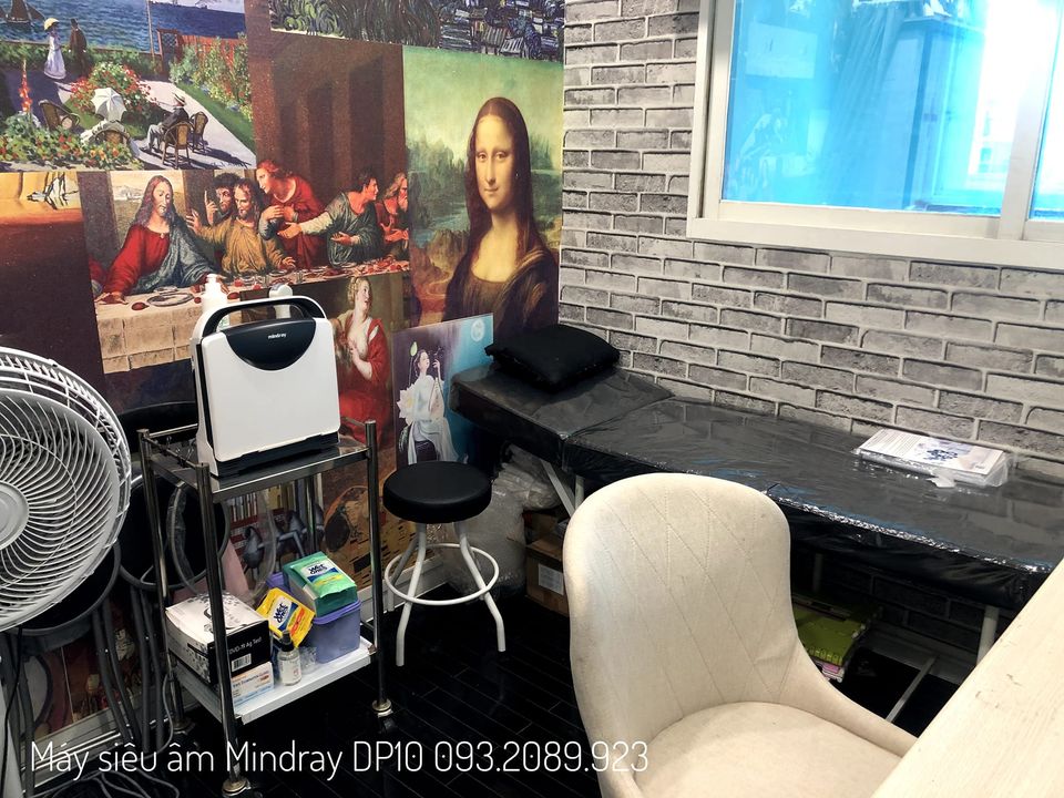 Máy siêu âm xách tay Mindray DP10 cũng được lắp đặt tại phòng khám tư ngoài giờ.