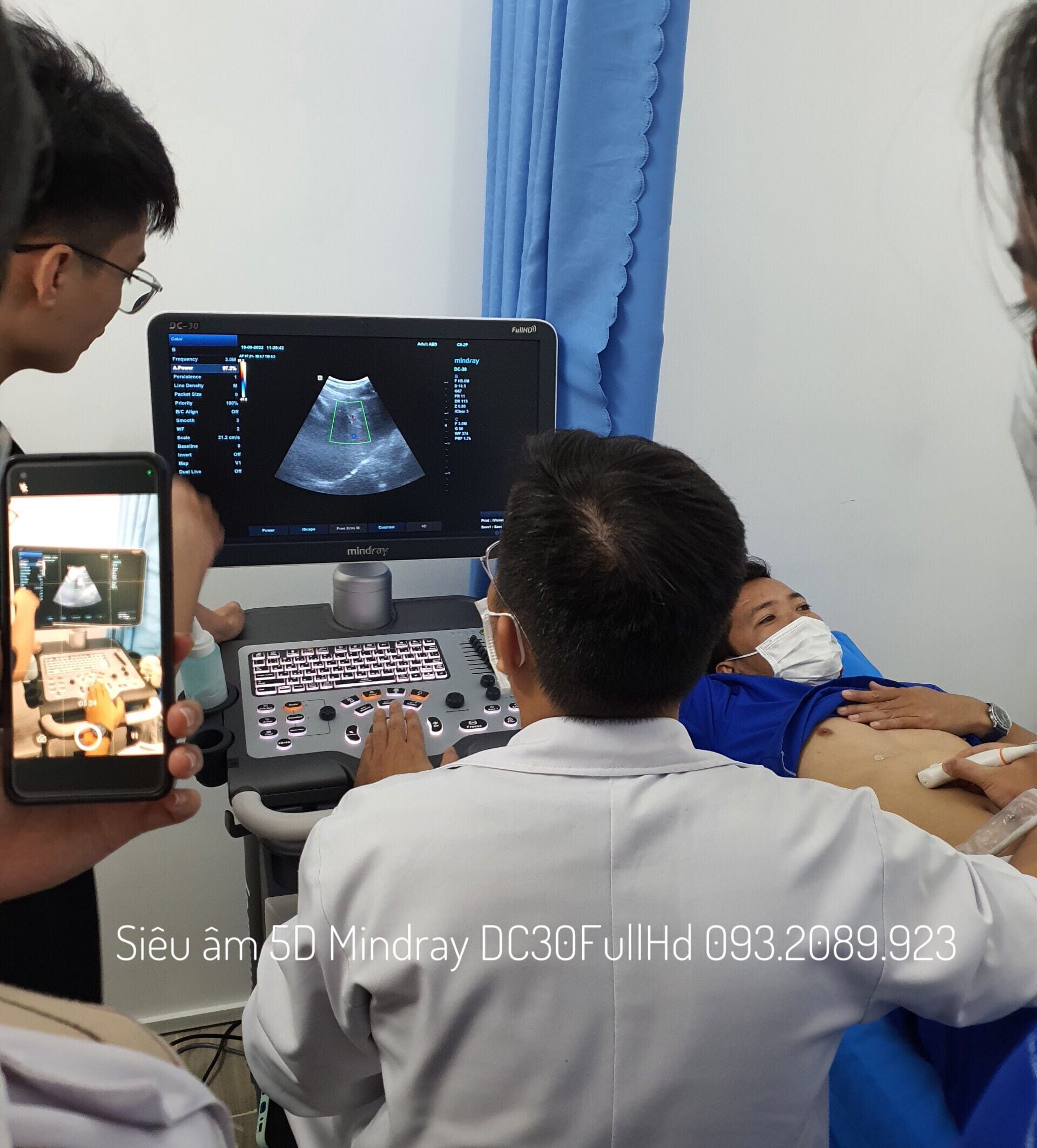 Hình ảnh máy siêu âm Mindray DC-30 Full HD, tích hợp công nghệ Doppler màu tiên tiến, hỗ trợ chẩn đoán chính xác.