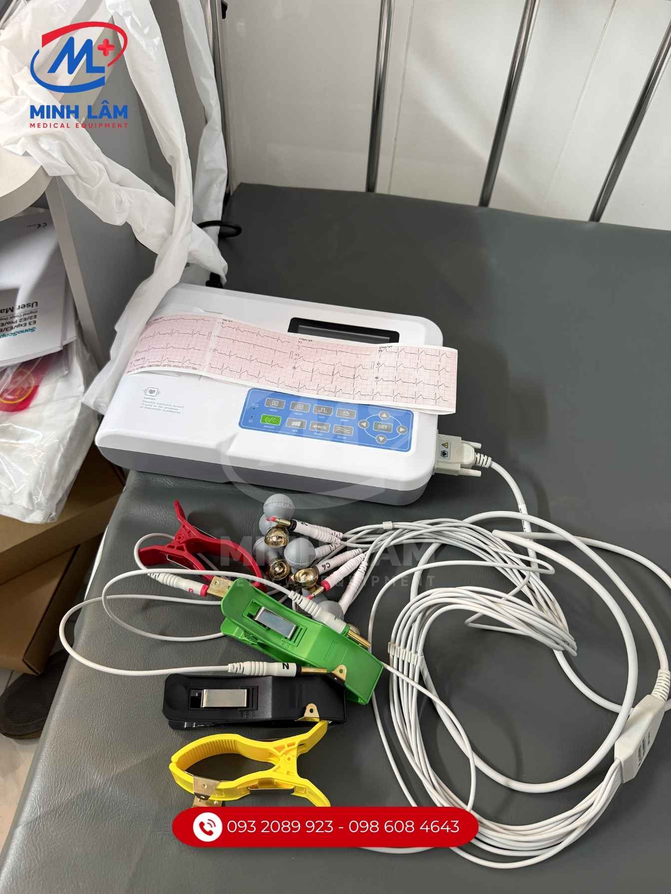 Máy điện tim 3 kênh Contec ECG thiết kế nhỏ gọn.