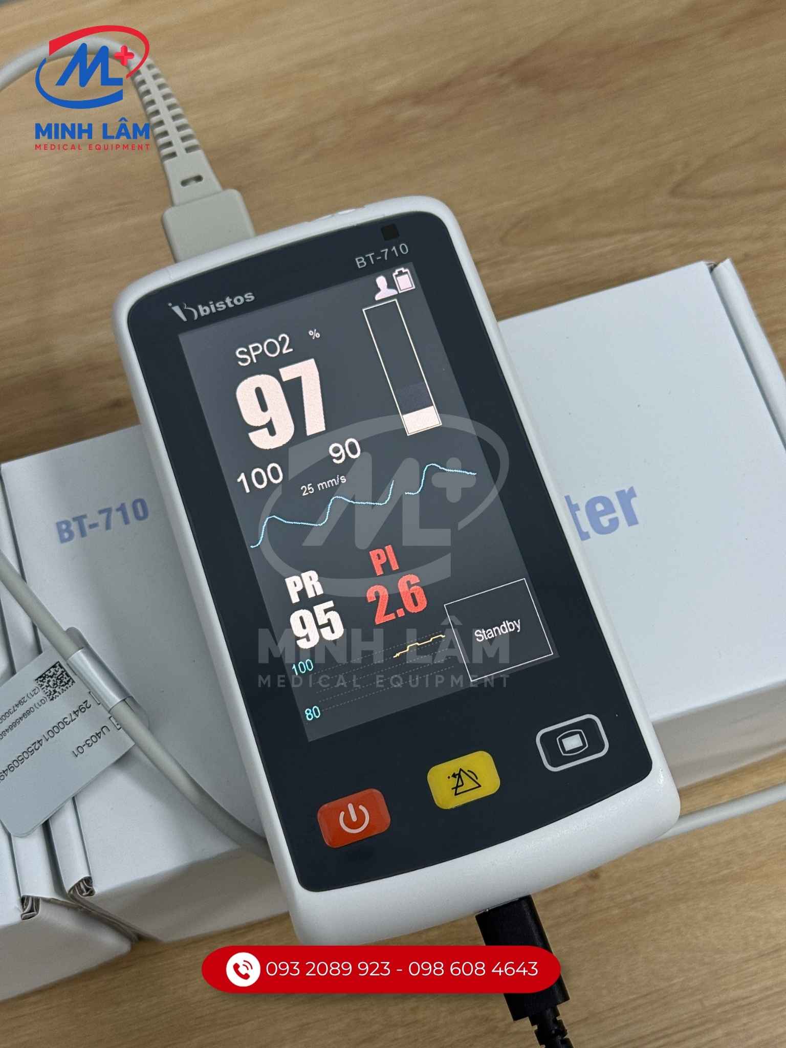 Máy đo SPO2 Bistos BT-710 màn hình cảm ứng, hiện thị chỉ số rõ ràng.