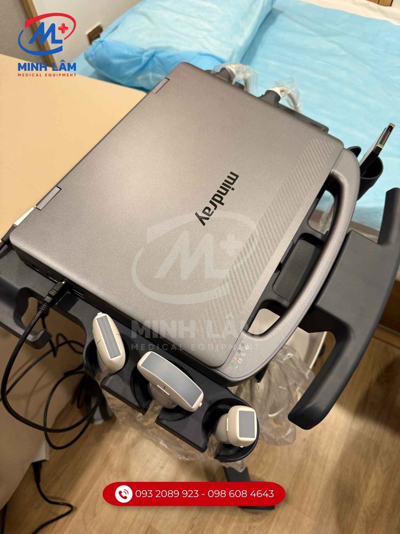 Thiết kế gấp gọn như 1 chiếc laptop với đầy đủ tính năng siêu âm.